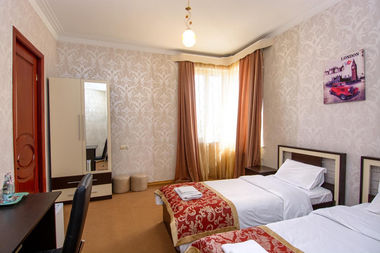 Silk Road Hotel Tbilisi Esterno foto